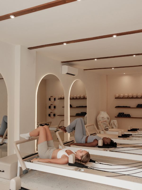 Bild zu Reformer Mittagspausen Flow in deinem Flow Reformer Pilatesstudio in Rodgau